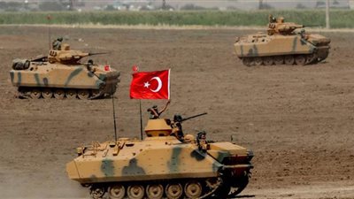 أتراك يهاجمون اللاجئين السوريين: جنودنا يموتون وأنتم تستمتعون؟! | فيديو