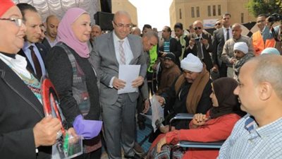 تسليم 30 دراجة بخارية لذوي الإعاقة في بني سويف | صور