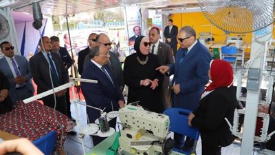 وزيرة الصناعة تشيد بمجهود 