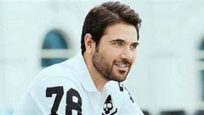 أحمد عز يصور 