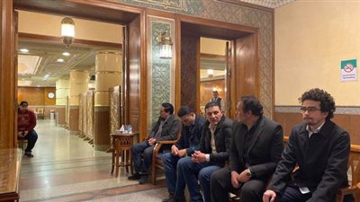 غياب نجوم الفن عن عزاء ابنة الموجي بمسجد الرحمن الرحيم | صور