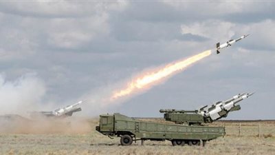 الدفاعات الجوية السورية تتصدى لطائرات مسيرة معادية في أجواء مدينة حماة