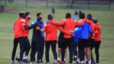 الأهلي يؤدي مرانه الأول بجنوب إفريقيا في فندق الإقامة