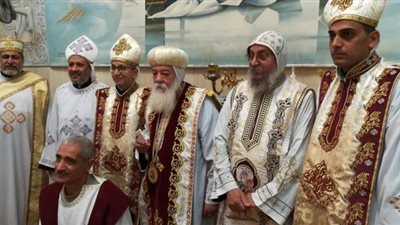 مطران أسوان يرسم كاهنين لكنيسة العذراء