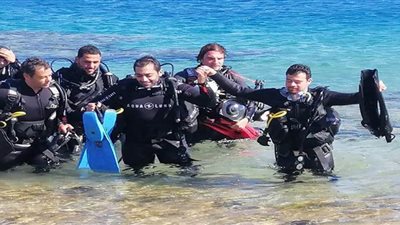 أحمد فلوكس يرافق أول سباح من 