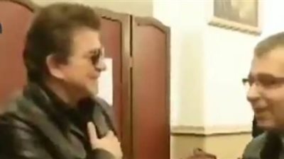 وليد توفيق يرفض مصافحة المعزين بعزاء والدة جورج وسوف| فيديو