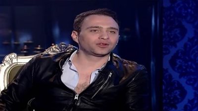 جزاء النميمة.. لماذا أشهر حسام حبيب مسدسه في وجه مدير أعمال شيرين السابق؟