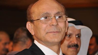 محمد صبحى: أتعامل مع المسرح كفن راقى