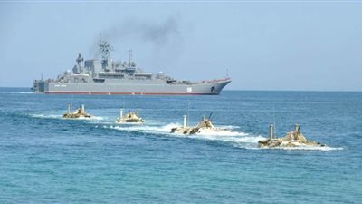 سفينة إنزال روسية كبيرة تتجه إلى ميناء طرطوس في سوريا