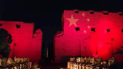 السياحة تتضامن مع الصين بإضاءة معبدي الكرنك وفيله ضد 