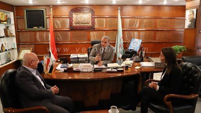 سعفان يتابع أحوال 11500 عامل بأحد المصانع لتوقيع اتفاقيتين لصرف مزايا مالية