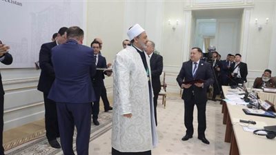 أوزباكستان تمنح شيخ الأزهر صفة المواطنة الفخرية خلال مؤتمر الماتريدية | صور