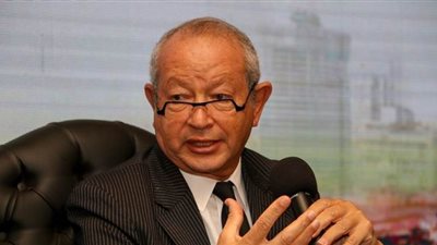 ساويرس يكشف سبب عدم حضور عزاء مبارك