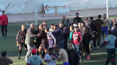 اشتباكات بين فريقي عمال المنصورة وكهرباء طلخا في القسم الثالث | صور