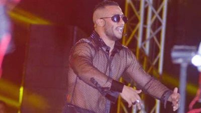 هاني شاكر يسخر من قميص محمد رمضان | فيديو