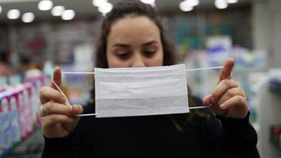 طريقة لبس الكمامة | استشارى يؤكد: الكمامة ليست رفاهية