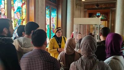 متحف المجوهرات الملكية يستقبل مجموعة من الطلاب ضعاف السمع