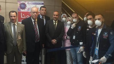 وزير الطيران المدني يتابع إجراءات الوقاية من كورونا بمطار القاهرة | صور