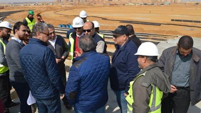 نائب وزير الإسكان يتفقد مشروع الحدائق المركزية بالعاصمة الإدارية الجديدة