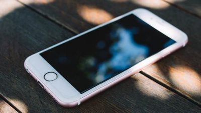 قضية هواتف آي فون القديمة تلزم آبل بدفع 500 مليون دولار