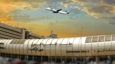 ضبط تهريب 5 عملات ذهبية أثرية بمطار القاهرة | صور