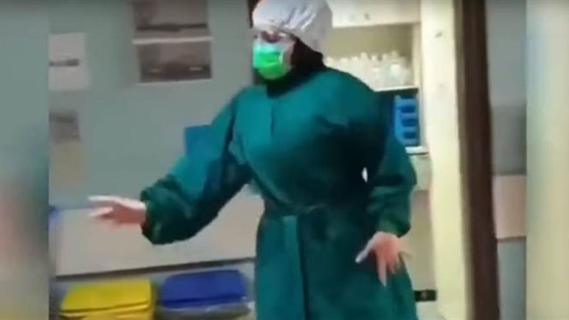 الممرضة