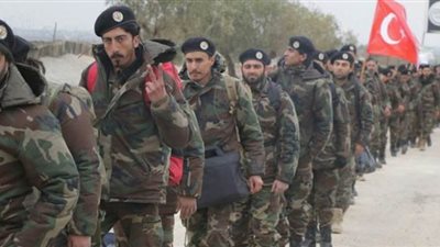 مرتزقة أردوغان يمثلون بجثة طيار سوري في إدلب على وقع صيحات التكبير