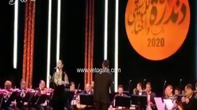 مي فاروق والأقصر للفنون الشعبية يختتمان مهرجان دندرة للموسيقى| فيديو