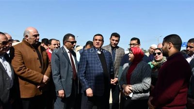 محافظ البحيرة يتفقد إنشاءات كوبري بولين الجديد بكوم حمادة