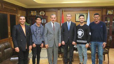 محافظ كفرالشيخ يكرم 4 شباب لجهودهم فى محاربة العادات السيئة بالمجتمع