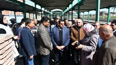 محافظ البحيرة يتفقد إنشاءات موقف كوم حمادة الجديد