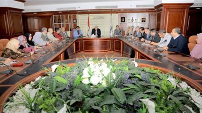 محافظ بني سويف لـ«موظفي مراكز المعلومات»: لن أسمح بأي معلومة مُضللة