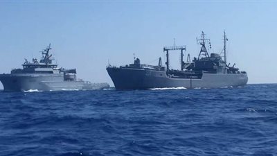 البحرية المصرية والفرنسية تنفذان تدريباً عابراً بالبحر المتوسط