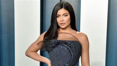 كايلي جينر ترد على الساخرين من أصابع قدمها