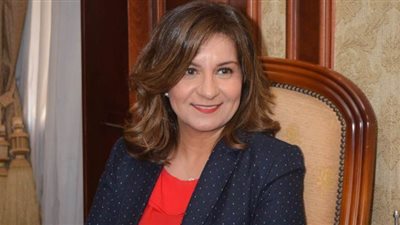 نبيلة مكرم تشكر السلطات الكويتية لوقف الإجراءات الاستثنائية للمصريين العائدين