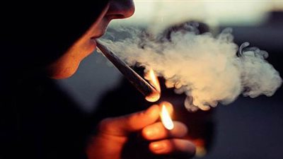 ابتعدوا عنها.. ملابس المدخنين بها سم قاتل