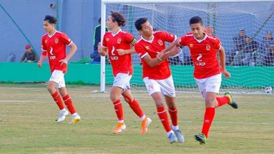 الأهلي 2004 يهزم سموحة بثلاثية في دوري الجمهورية ويغرد على القمة