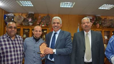 رعاية الشباب بفرع جامعة الأزهر بأسيوط تكرم فريق العلاقات العامة