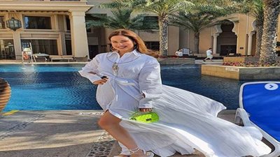 ريا أبي راشد تتألق بالأبيض في أحدث جلسة تصوير