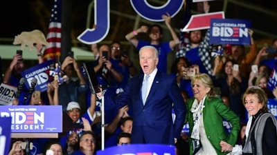 معركة الثلاثاء الكبير تمهد الطريق أمام جو بايدن لمنافسة ترامب على الرئاسة