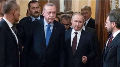 دايخ ومتقل في الفودكا.. تصرف أردوغان مع وزير خارجيته بعد لقاء بوتين يثير السخرية | فيديو