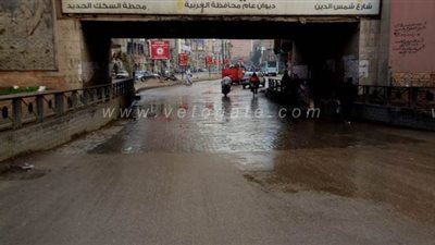 سحب مياه الأمطار من شوارع مدن الغربية | صور