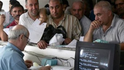 هل تجبر الحكومة من تجاوزوا سن الخمسين على المعاش المبكر؟ 