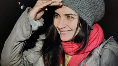 توبا بويوكستون ترد على انتقادات مشاهدها الجريئة | فيديو