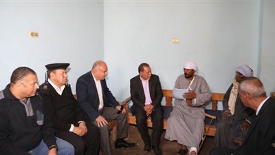 محافظ قنا يوجه بتوفير الرعاية لأسرتي الشابين ضحيتي سور مدرسة فرشوط | صور