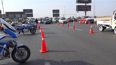 انتظام الحركة المرورية بشوارع القاهرة والجيزة.. وإغلاق جزئي لكوبري العاشر وتحويلات بطريق الإسماعيلية