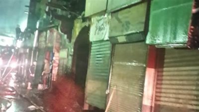 لجنة هندسية لمعاينة عقار الدرب الأحمر المحترق