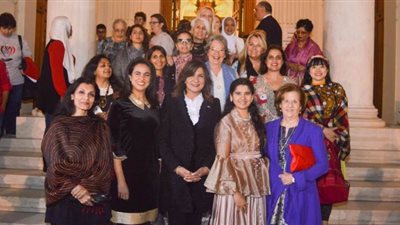 وزيرة الهجرة تصطحب أبناء الجيلين الثاني والثالث في زيارة إلى كنيسة القديس قسطنطين