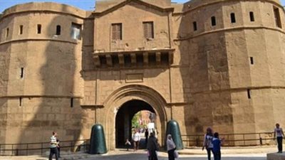 السياحة والآثار: اتخاذ الإجراءات الوقائية للحفاظ على آثار باب الوزير بعد حريق ورش الأحذية