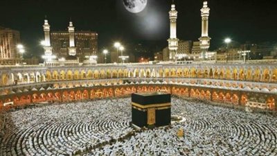 القمر يتعامد على الكعبة المشرفة للمرة الأولى في 2020